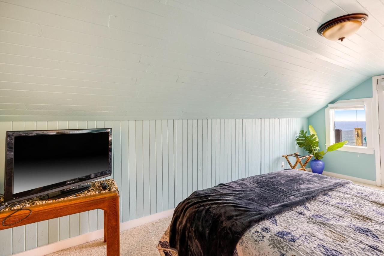 Captain'S Quarters And Cabins Depoe Bay Camera foto