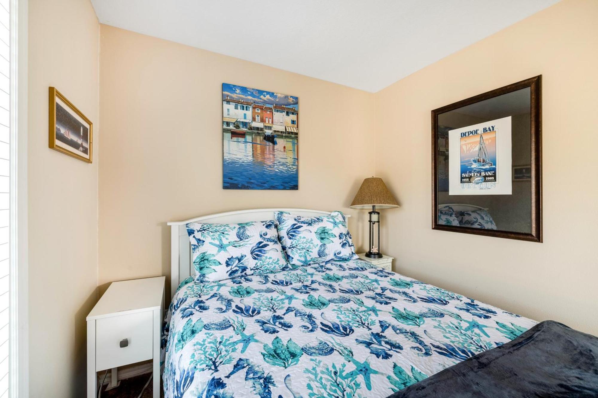 Captain'S Quarters And Cabins Depoe Bay Camera foto