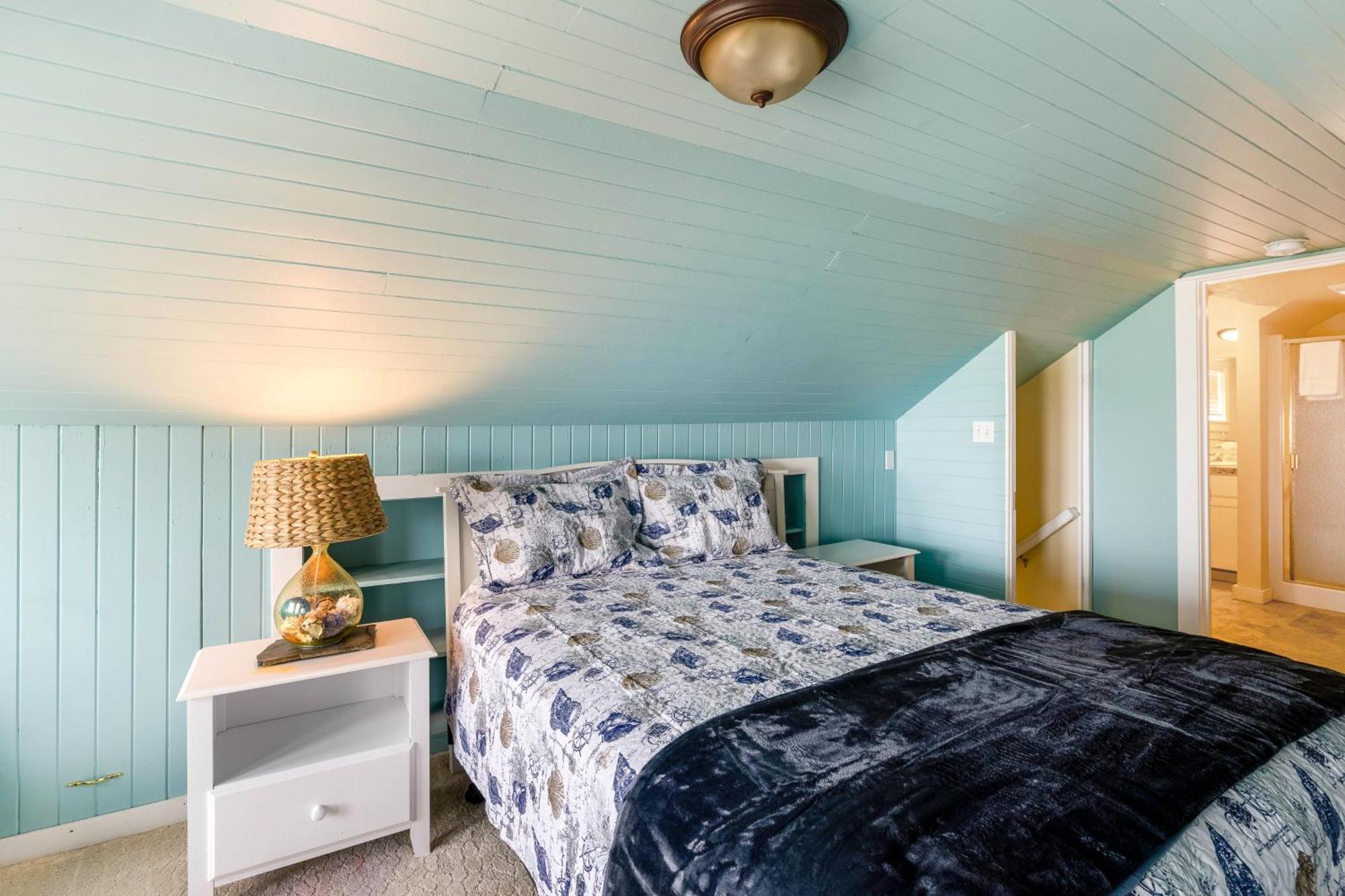 Captain'S Quarters And Cabins Depoe Bay Camera foto